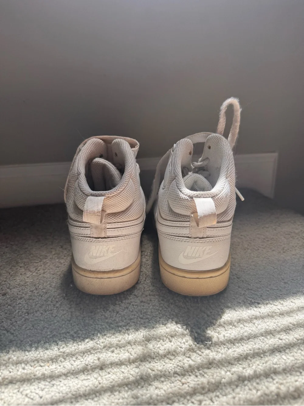 Nike Off-White/Beige High-Top Sneakers (Women’s 6/Big Kids 4.5)